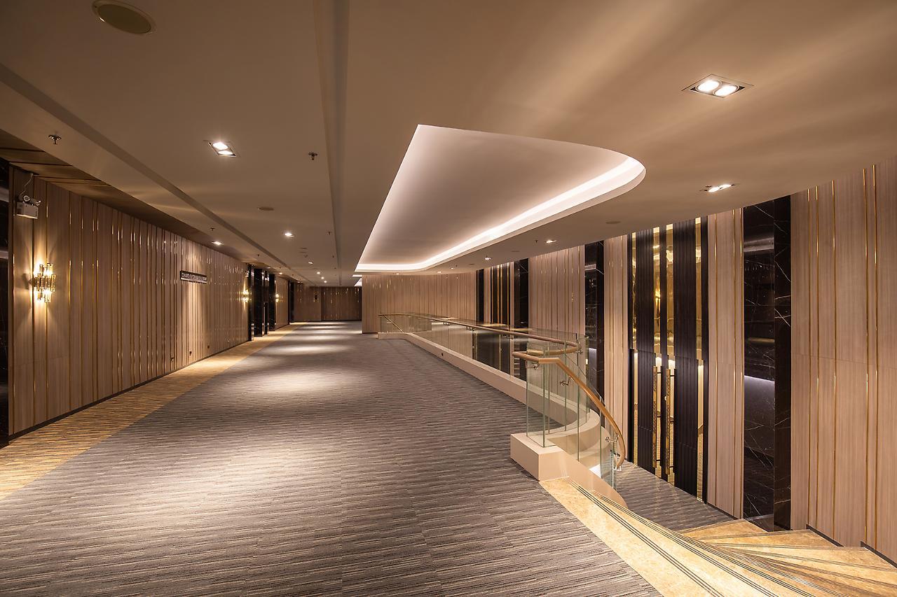 清莱传承酒店及会议中心【SHA Extra Plus】 外观 照片 The interior of the hotel