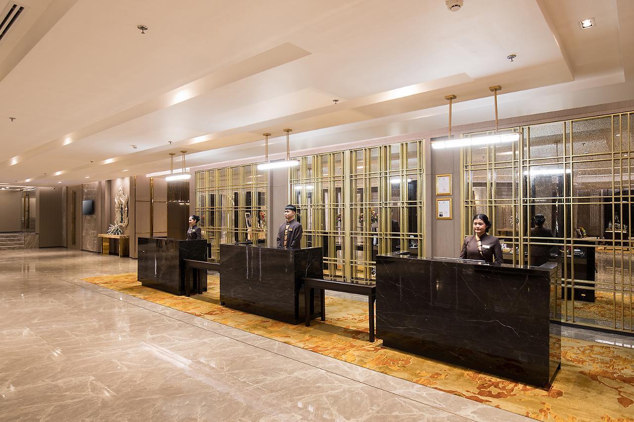 清莱传承酒店及会议中心【SHA Extra Plus】 外观 照片 Concierge desks at the lobby
