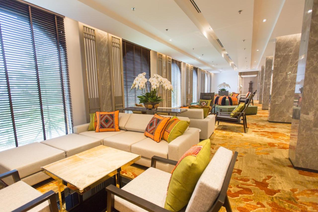 清莱传承酒店及会议中心【SHA Extra Plus】 外观 照片 The lobby of the hotel